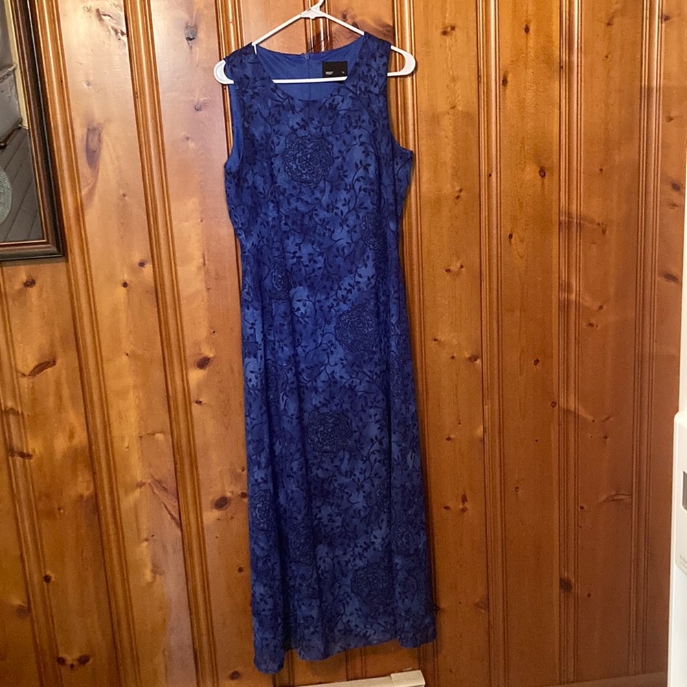 Size 14 Long Dress Women’s Positive Attuide with silp built in top to bottom